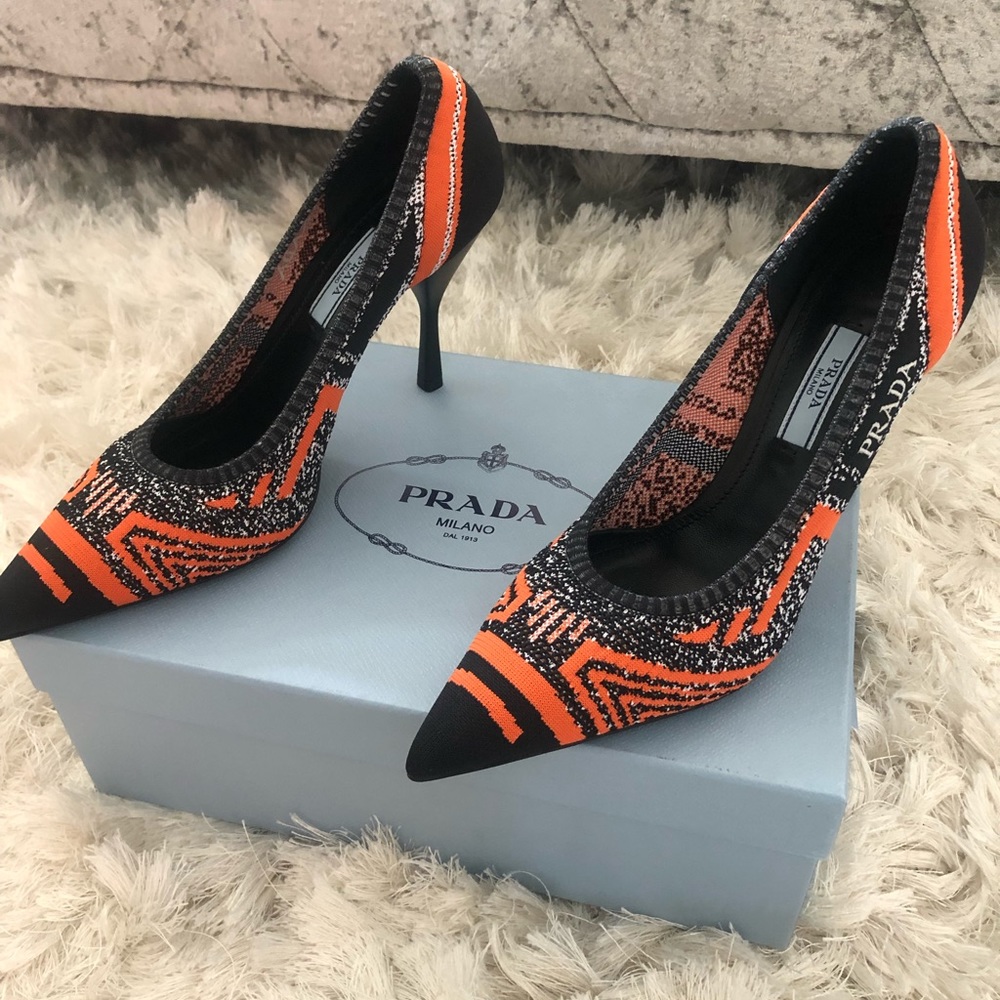 Prada pumps . Size 39 1/2 . Gently worn.
